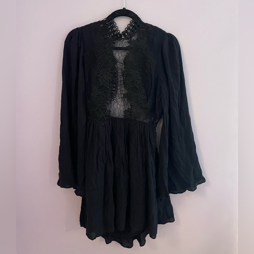 Gorgeous Never Worn FREE PEOPLE black lace dress.